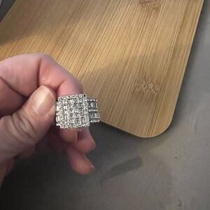 Elegant Silver tone Women's Ring size 7